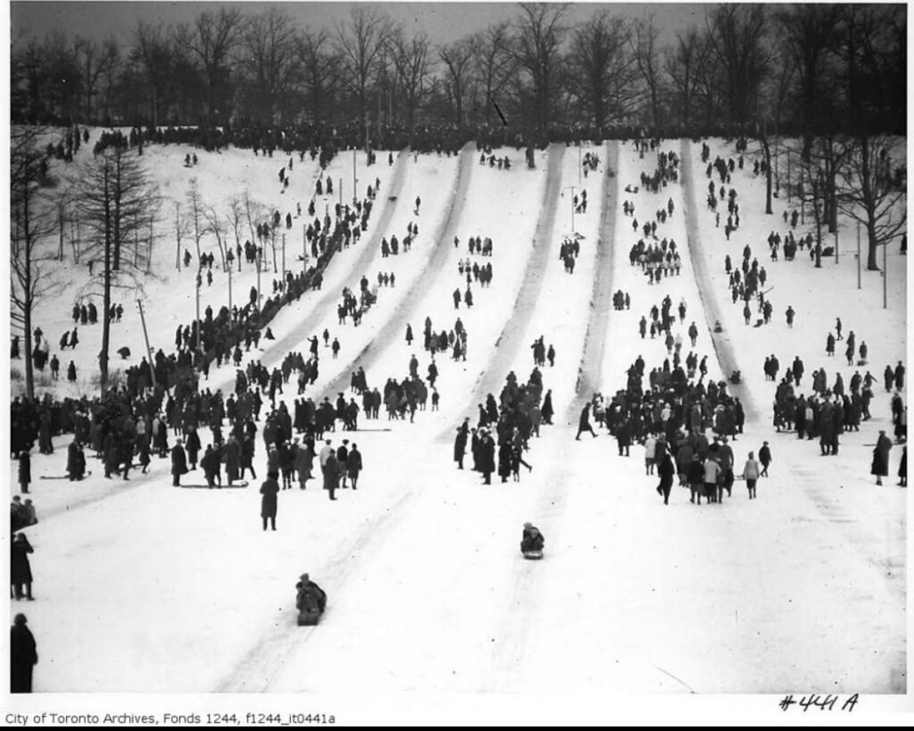 Історичне фото катання на санчатах у Riverdale Park, архів Міста Торонто.