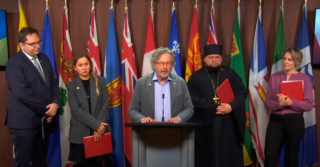 Сенатор Стенлі Катчер виступає в парламенті Канади щодо статусу PR для українців.