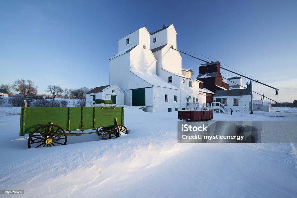 Історичні зернові елеватори в Інгліс, Манітоба — національна пам'ятка Канади.