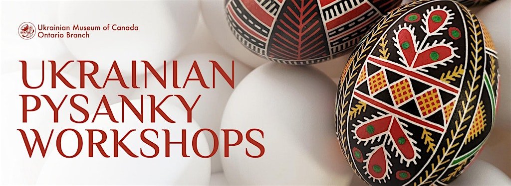 Руки майстра розписують традиційну українську писанку воском на майстер-класі в Ukrainian Museum of Canada.