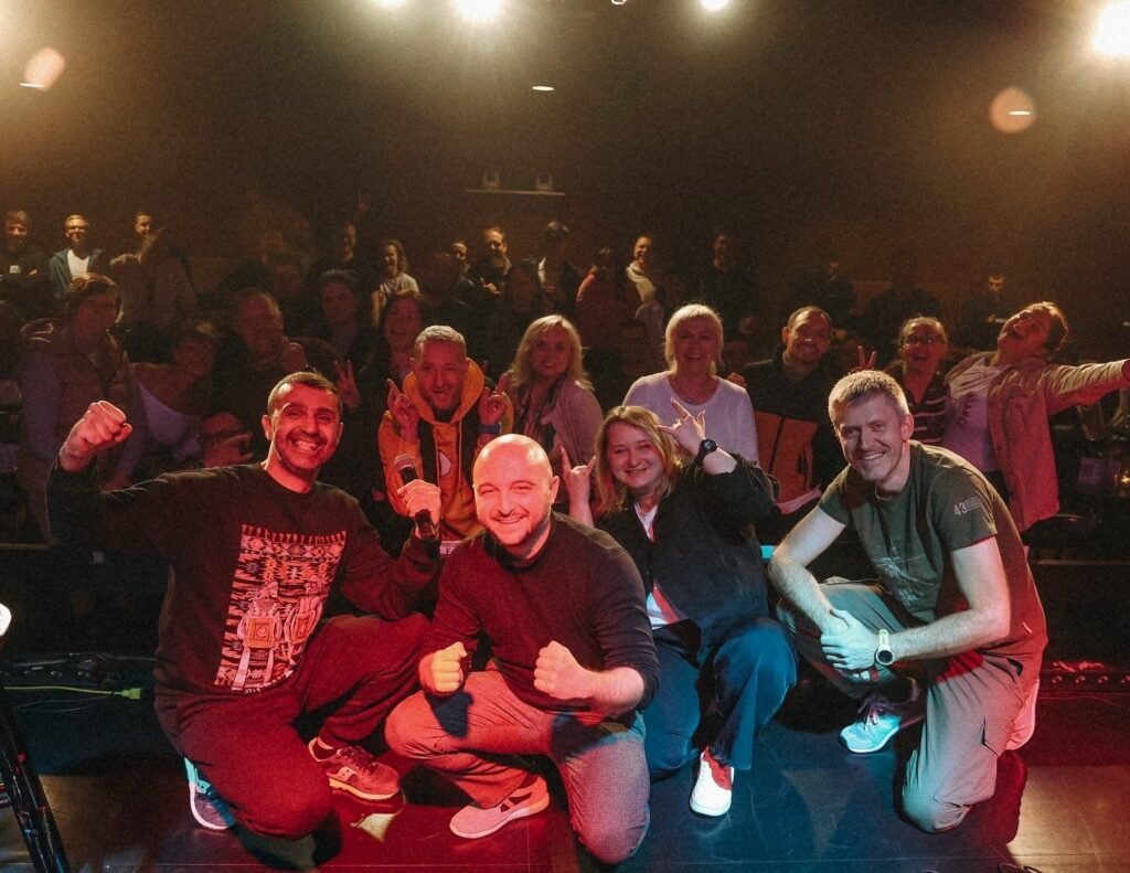 Альона Пархоменко, Тарас Стадницький та інші українські коміки на сцені після виступу в Канаді