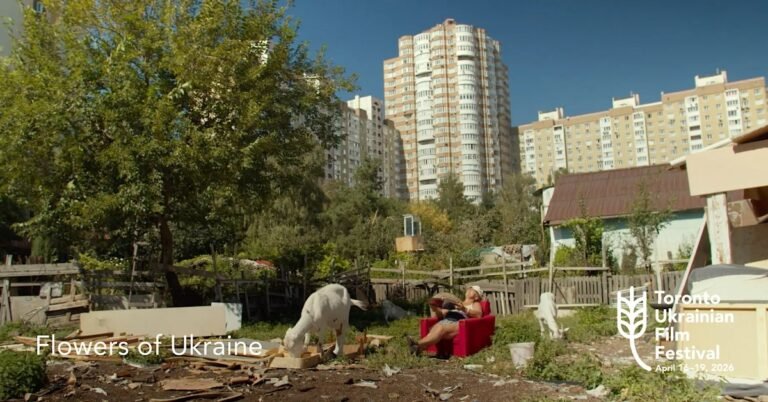 Постер або кадр із документального фільму Flowers of Ukraine про жінку, яка захищає свою землю.