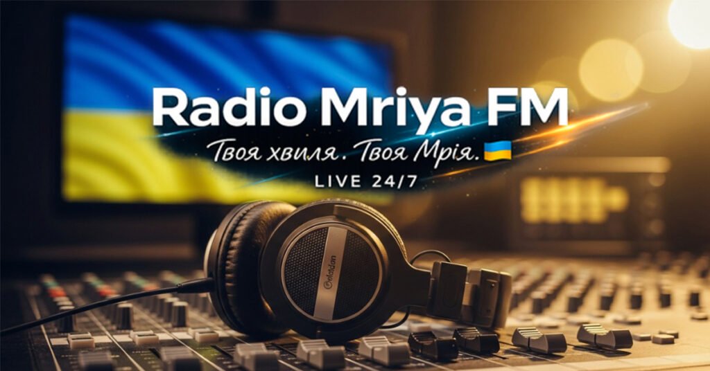 Професійні навушники лежать на звуковому мікшерному пульті в студії на фоні монітора з прапором України та логотипом Radio Mriya FM.