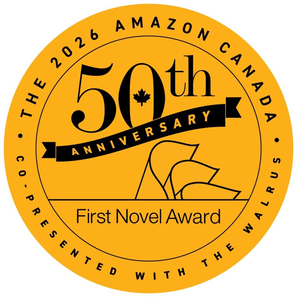 Жовта кругла емблема 50-ї річниці літературної премії Amazon Canada First Novel Award 2026 з написом 50th Anniversary та зображенням кленового листа.